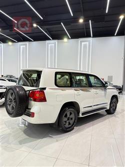 تۆیۆتا لاند کروزەر